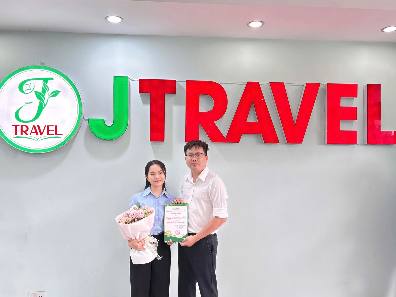 Trưởng phòng Kinh doanh Team 2 – Nguyễn Thị Ngọc Nữ Ms. Nguyễn Thị Ngọc Nữ nhận quyết định bổ nhiệm Trưởng phòng Kinh doanh Team 2 J Travel