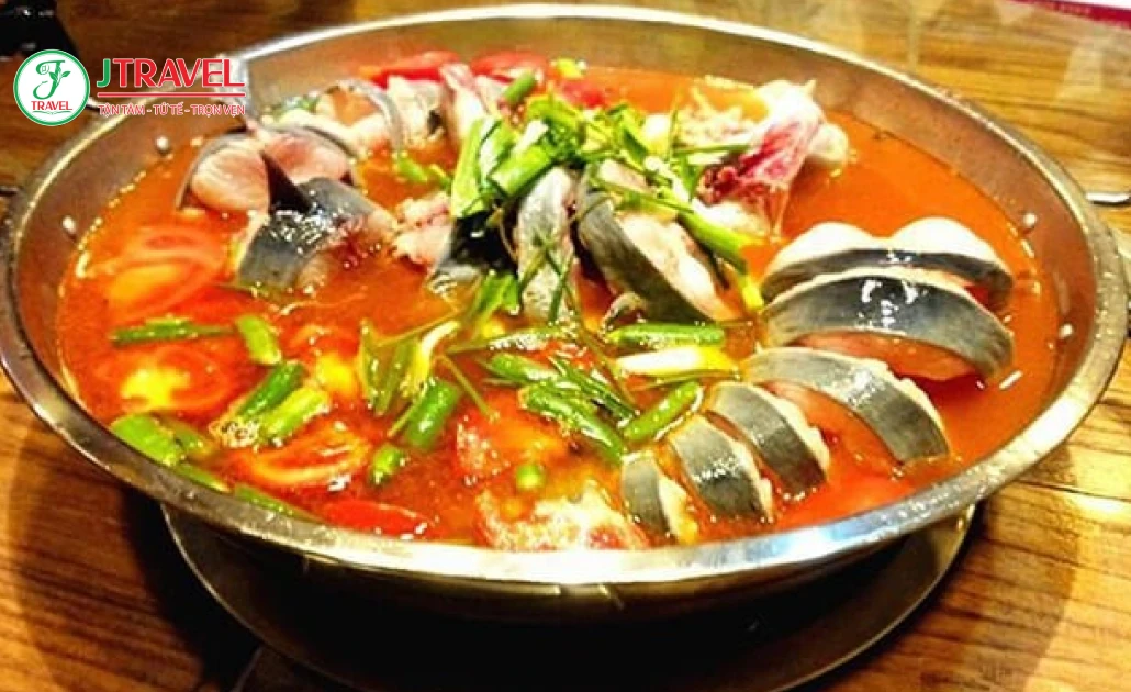 Lẩu cá chua Quý Châu nước dùng chua nhẹ thơm