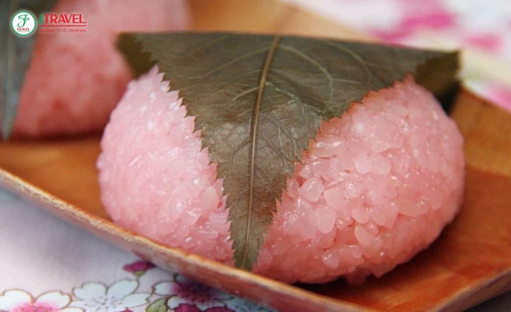 Sakura Mochi mềm nhân đậu đỏ gói lá anh đào muối