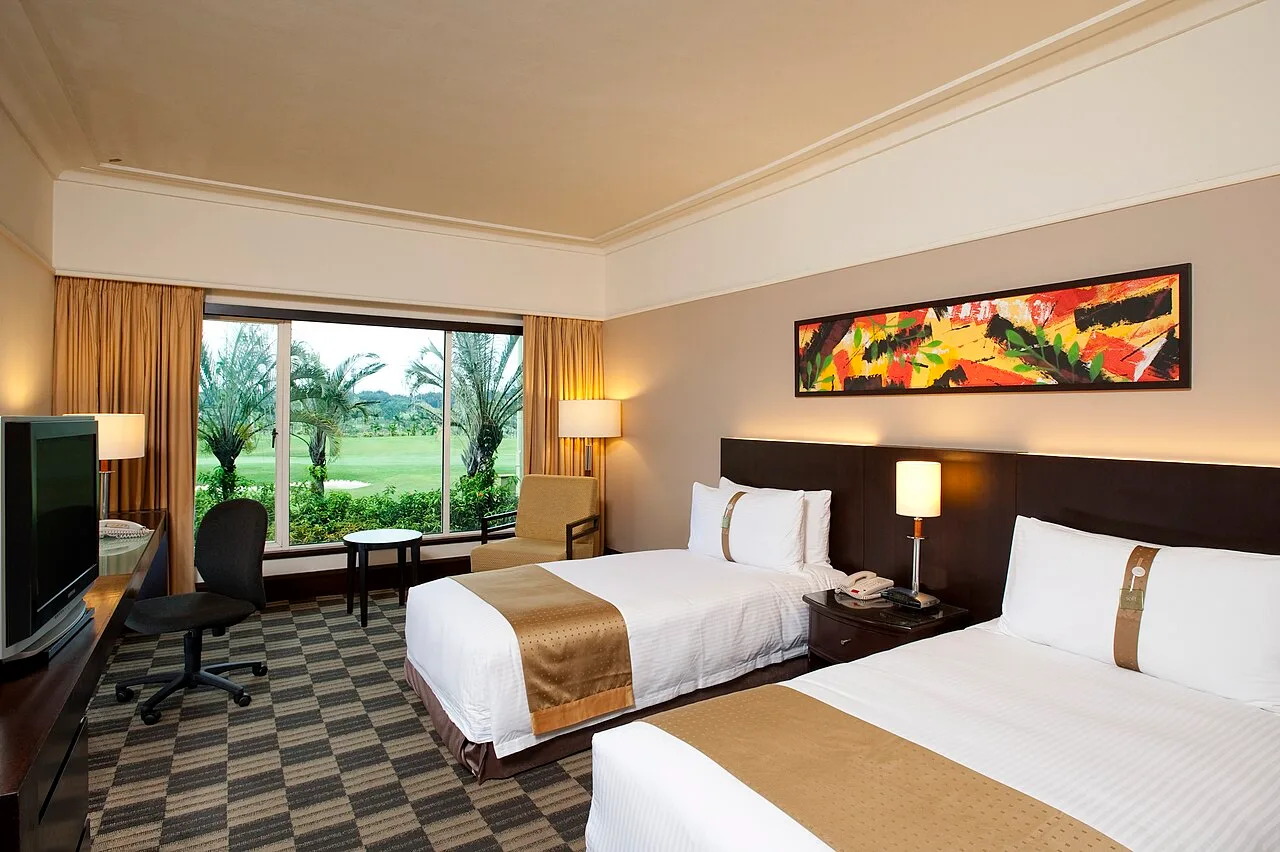 Phòng hai giường đơn, cách ghép phòng tour Mỹ cho khách nữ đi một mình