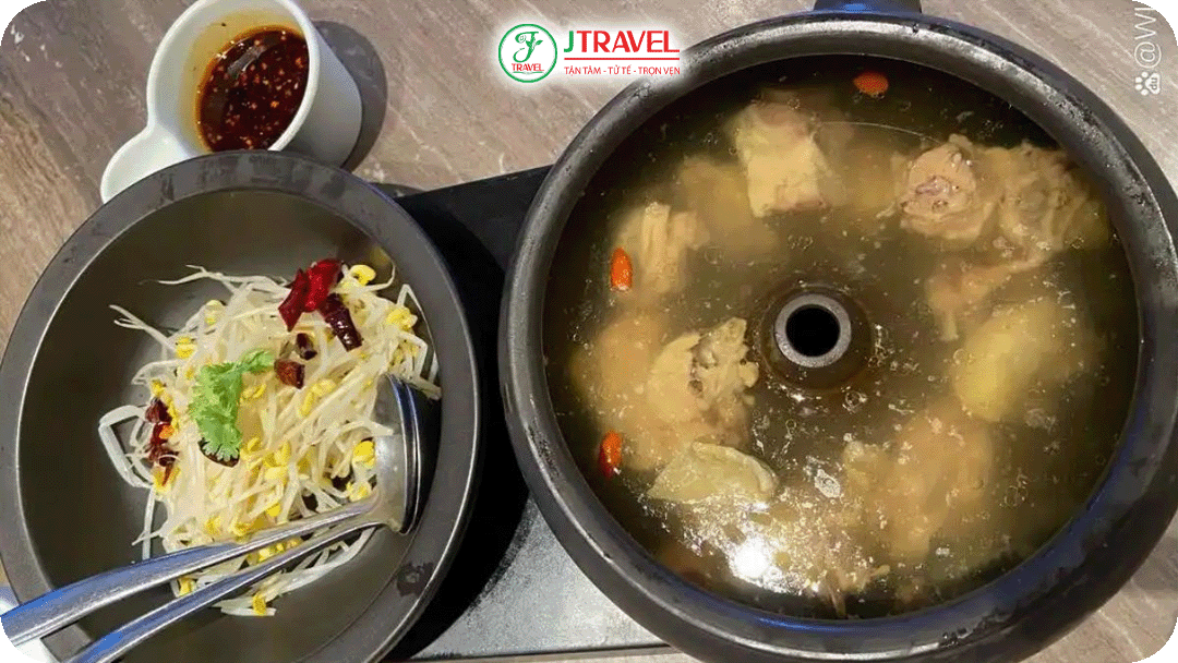 Thưởng thức lẩu gốm sứ nóng hổi chuẩn vị Giang Nam