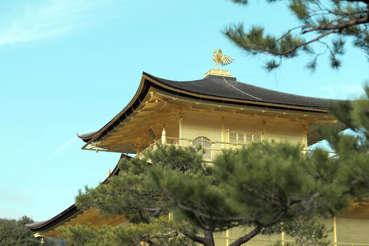 Tầng mái dát vàng của chùa Kinkakuji