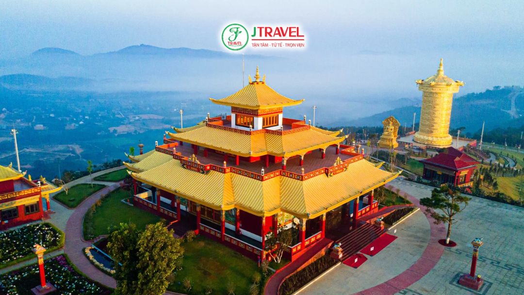 Tham quan các địa điểm tâm linh nổi tiếng khi đi hành hương