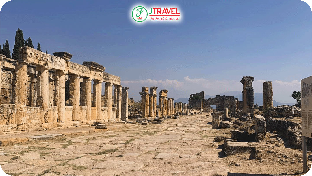 Hierapolis - thành phố Hy Lạp cổ đại nằm trên suối nước nóng