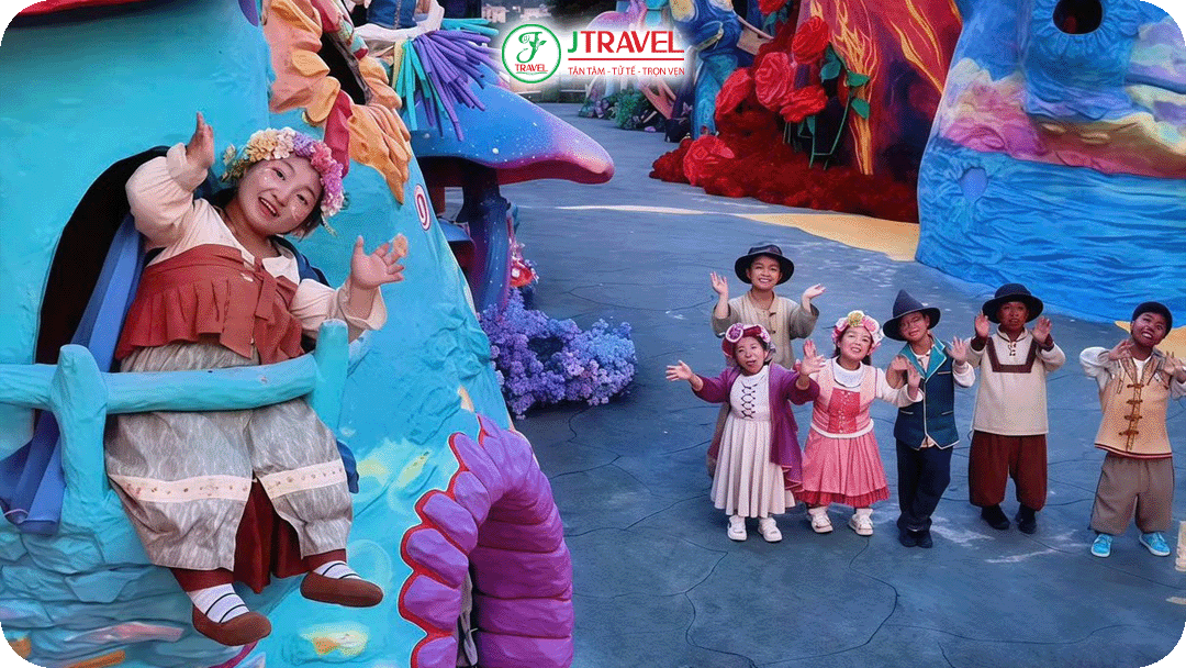 Giao lưu trò chuyện, chụp ảnh và tìm hiểu câu chuyện phía sau những “nghệ sĩ tí hon”