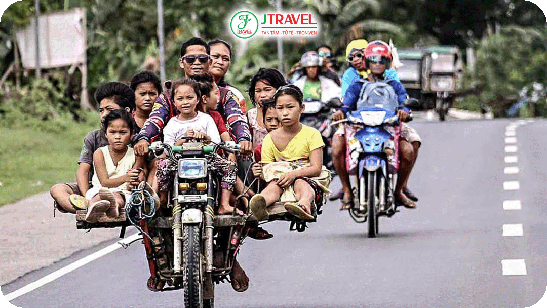 Habal-habal là hình thức xe ôm địa phương