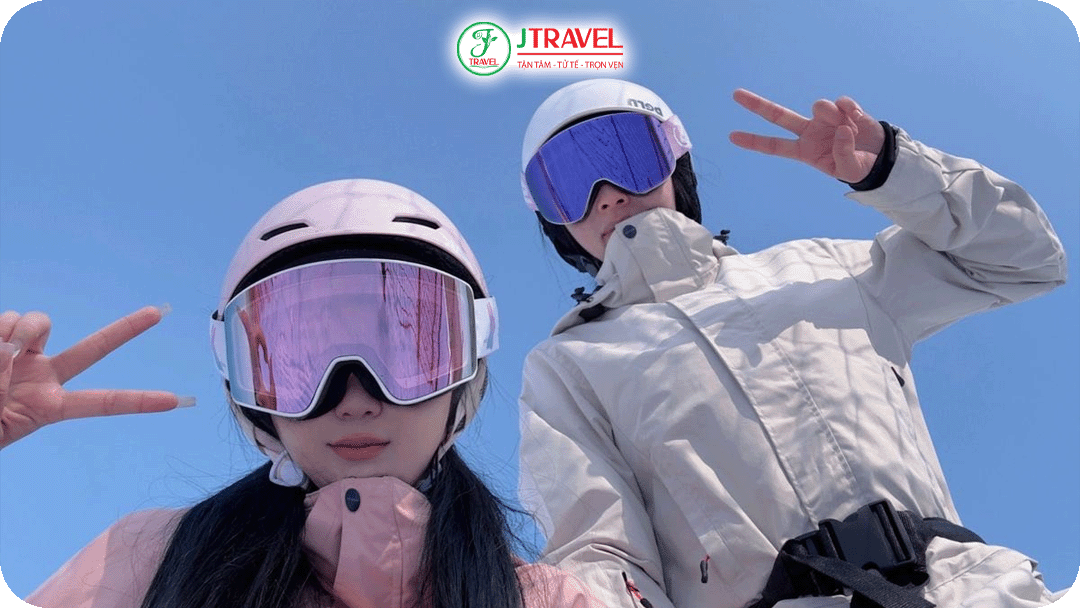 Tạo hình bằng tay trong khung hình tuyết trắng