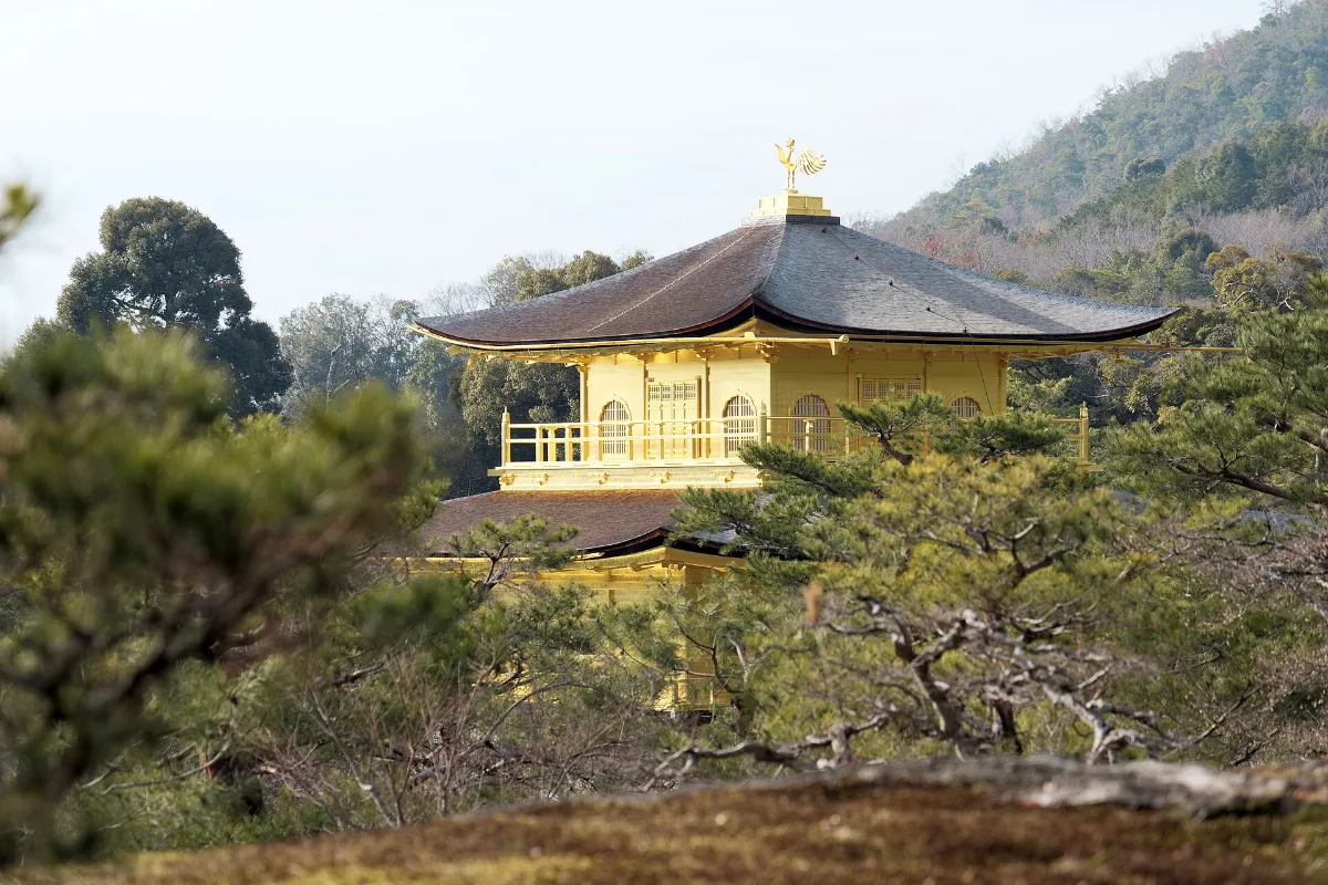 Kinkakuji trong khuôn viên chùa Rokuon-ji