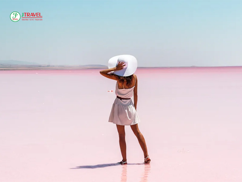 Gợi ý trang phục phù hợp check in Hồ Tuz