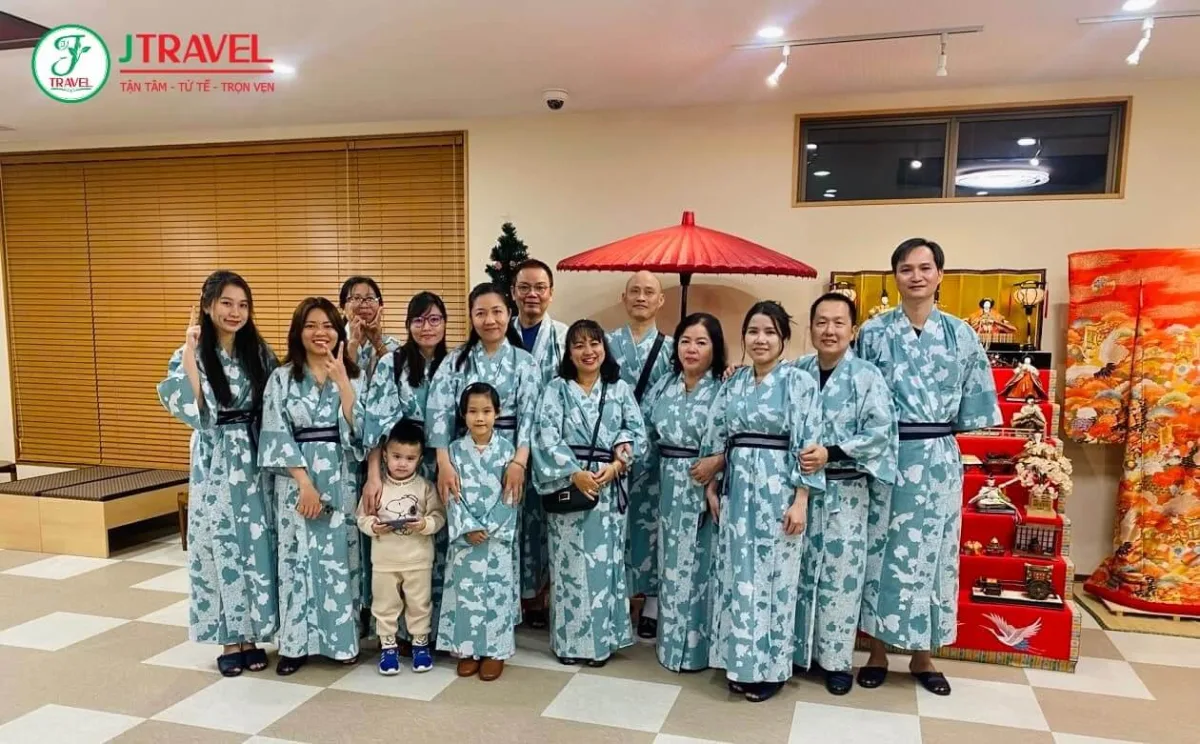 Khách J Travel mặc yukata truyền thống