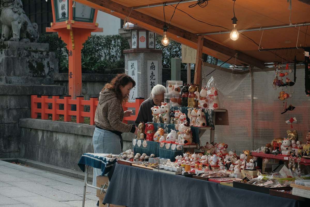 Gian hàng lưu niệm truyền thống ở Tokyo