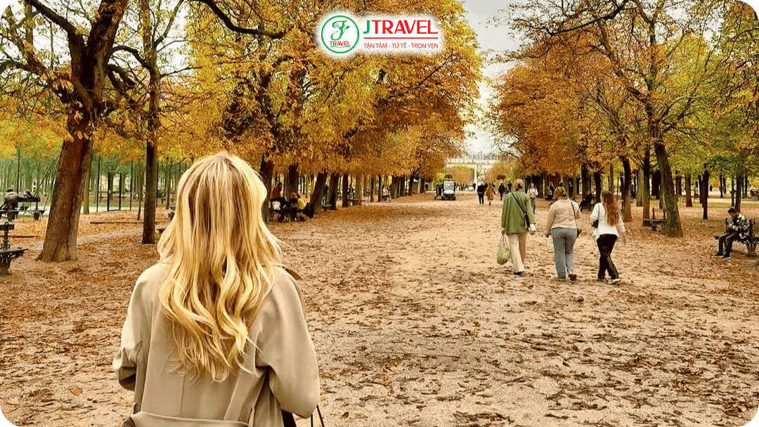 Không khí Paris màu thu hoàn hảo để dạo bộ, tham quan và chụp ảnh.