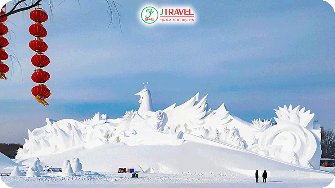 Đảo Mặt Trời gây ấn tượng bằng các tác phẩm điêu khắc từ tuyết trắng