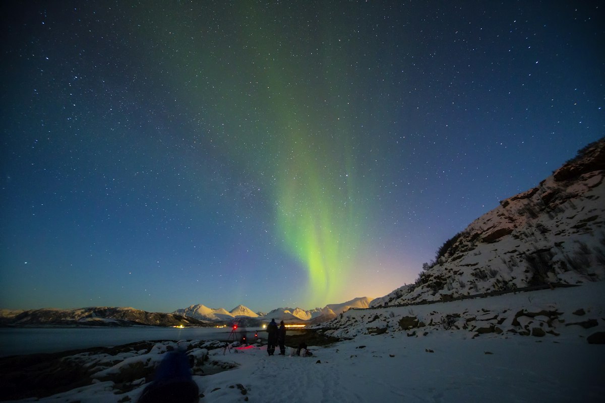 Du khách ngắm cực quang ở Tromsø