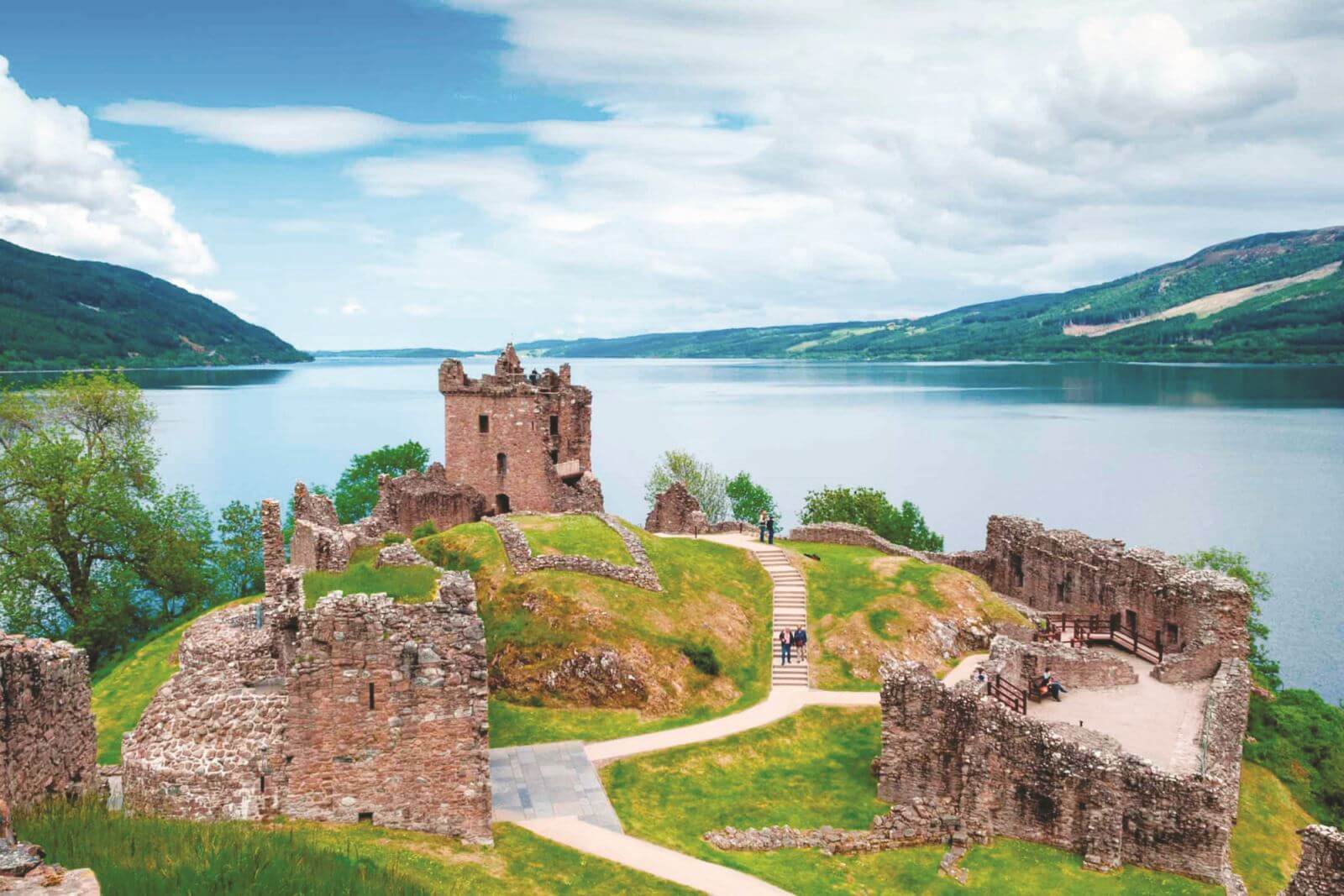 Hồ Loch Ness – điểm du lịch nổi tiếng nhất Scotland (ảnh internet)