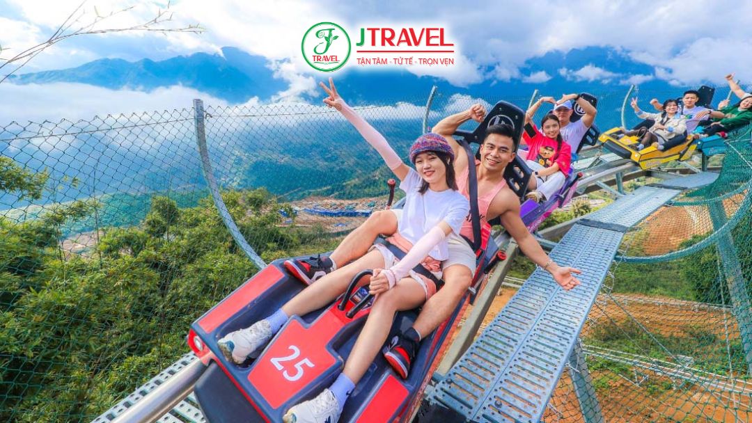 Xe trượt núi Alpine Coaster Sapa với đường trượt dài giữa núi rừng