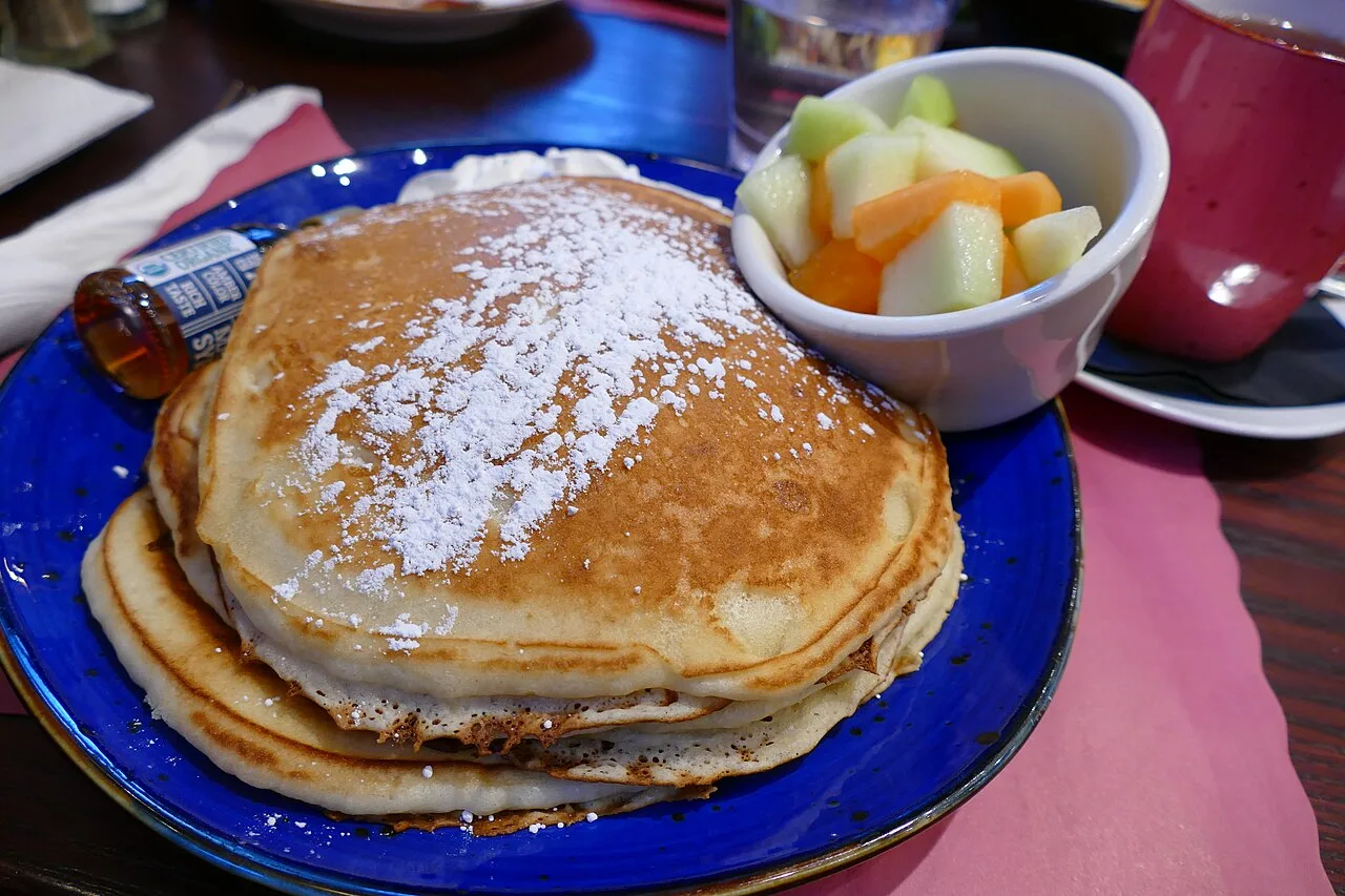 Bữa sáng diner kiểu Mỹ với pancake