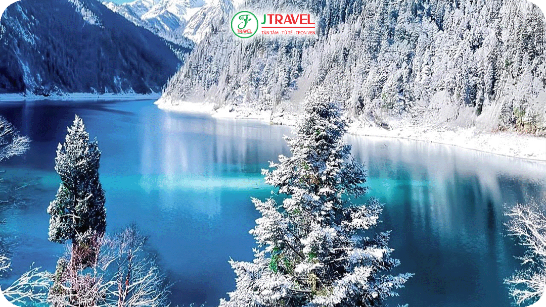 Nhiệt độ Cửu Trại Câu mùa đông dao động từ -5°C đến 5°C