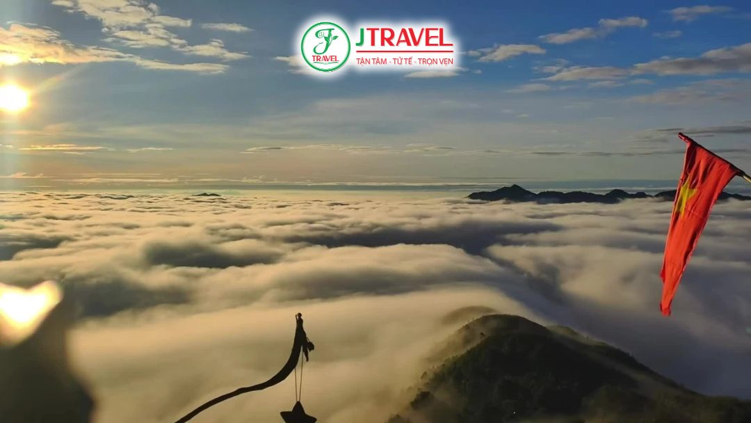 Tà Xùa nơi săn mây nổi tiếng Tây Bắc