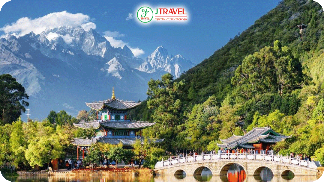 Dãy Tây Sơn tô điểm thêm cho nét đẹp Đại Quan Lầu