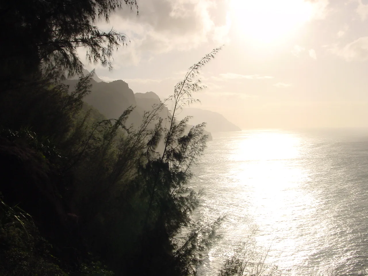 Vách đá Na Pali trên đảo Kauai, Hawaii
