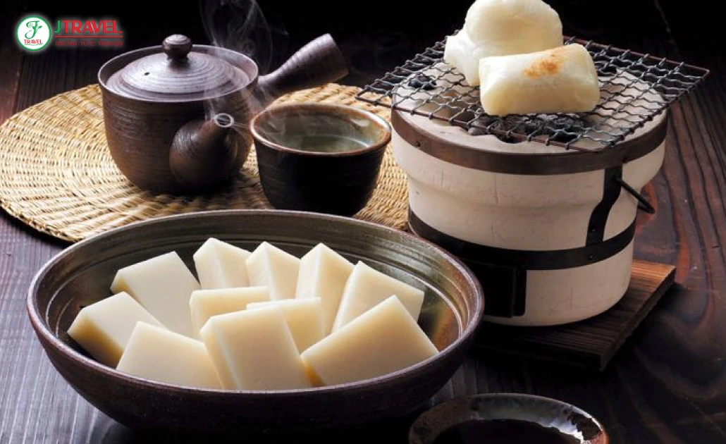 Thưởng thức bánh gạo Nhật Bản cùng trà xanh
