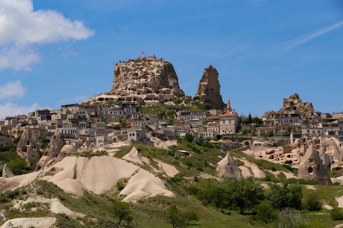 Lâu đài đá Uchisar giữa vùng Cappadocia