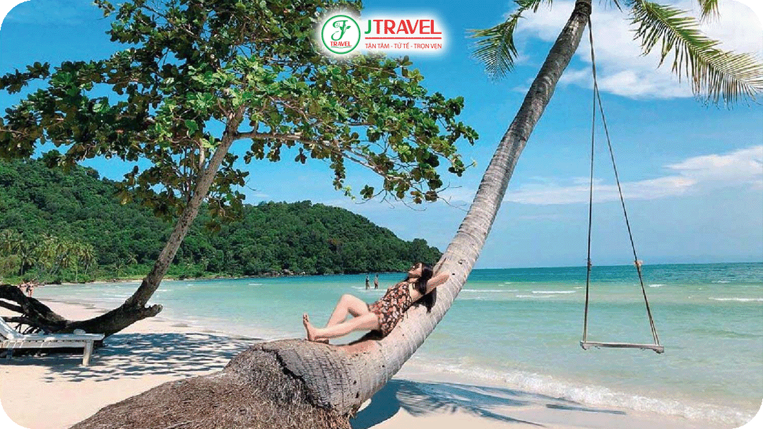 Tắm biển và check in hàng dừa nghiêng bóng tại Bãi Sao