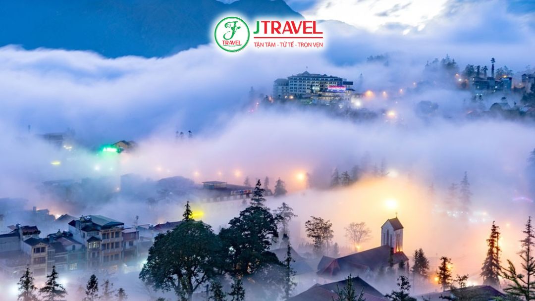 Thị trấn Sa Pa mờ sương giữa núi rừng Tây Bắc Việt Nam