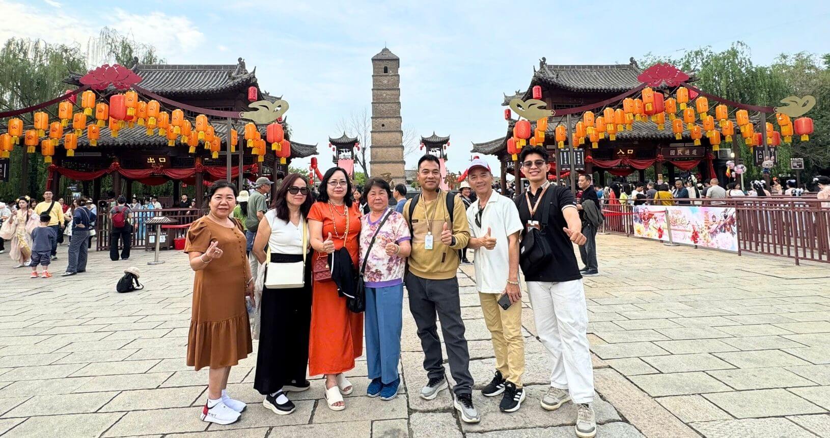 Tour của J Travel có thời gian 6 ngày 5 đêm, sử dụng hàng không China Southern Airlines