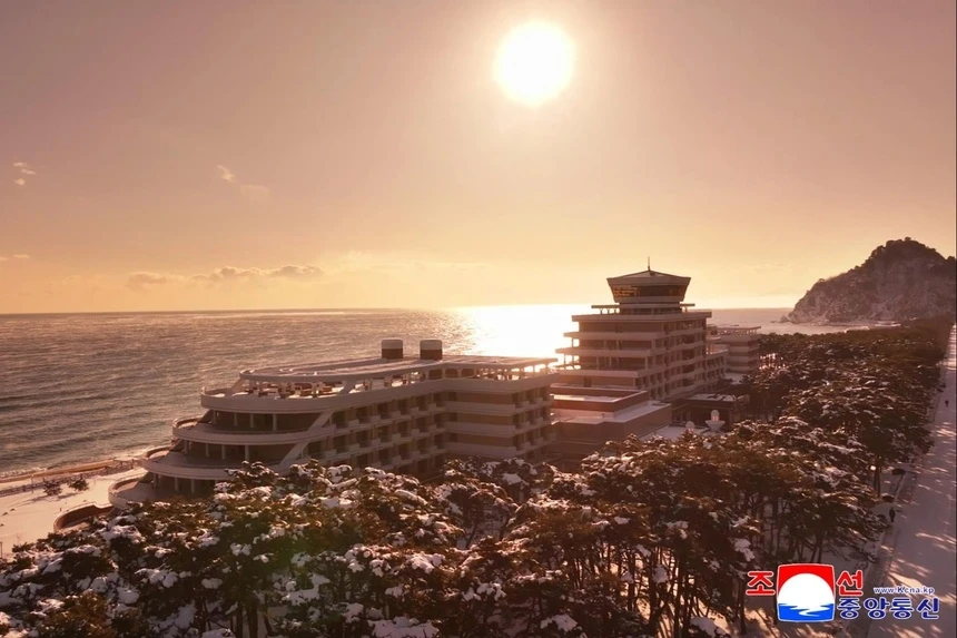 Khu tổ hợp khách sạn, bãi biển, tích hợp nhiều hạng mục giải trí khác ảnh KCNA