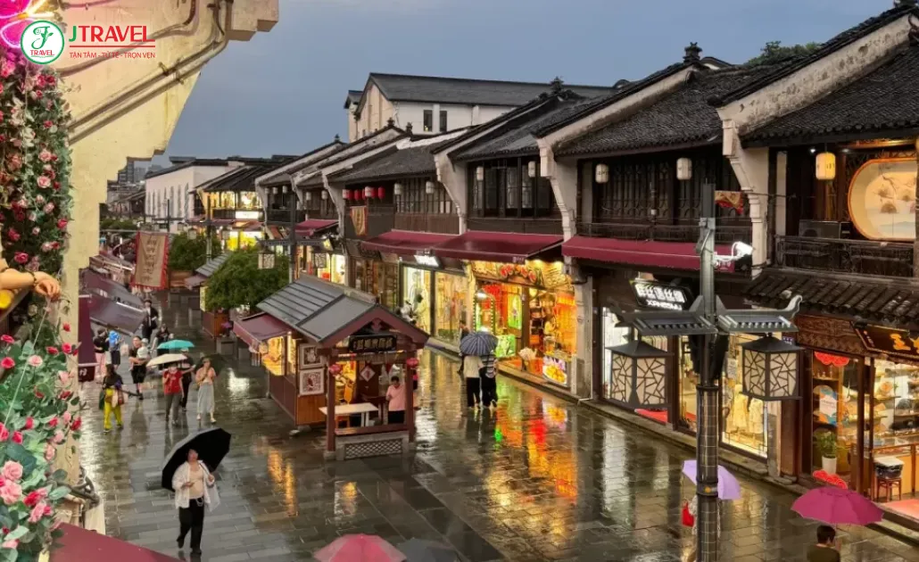 Phố cổ Qinghefang Hàng Châu với kiến trúc cổ và không gian ẩm thực truyền thống