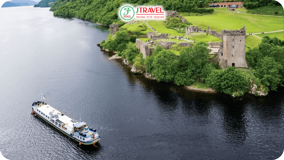 Trải nghiệm tour thuyền trên hồ Loch Ness