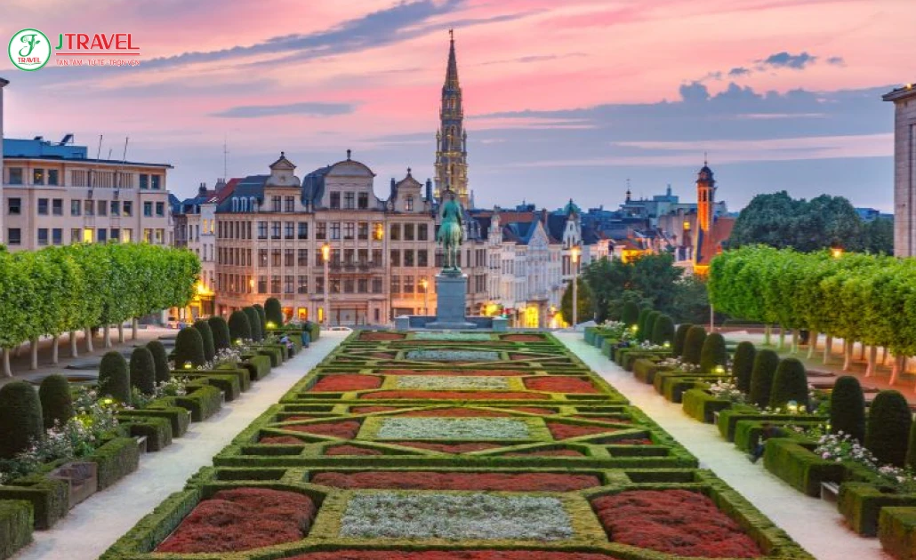 Quảng trường Grand Place Brussels với kiến trúc cổ kính