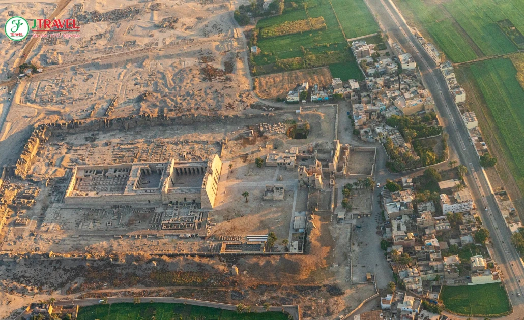 Luxor yên bình lúc mặt trời mọc từ trên cao