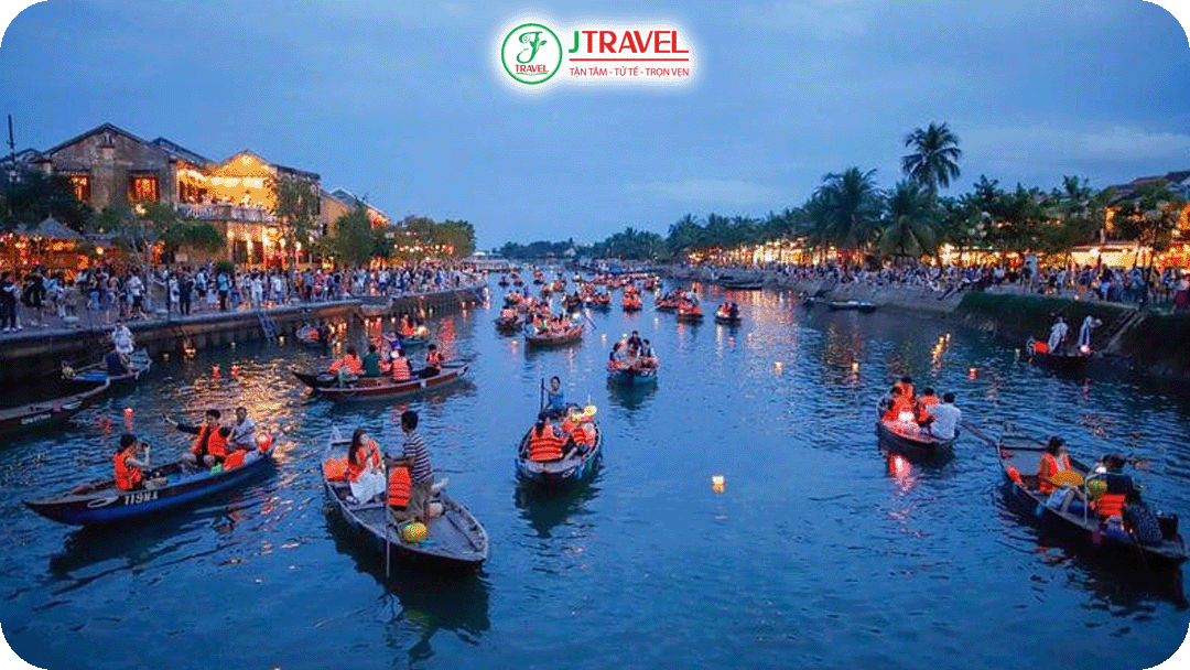 Đi thuyền dọc sông Hoài ngắm phố cổ từ một góc nhìn khác