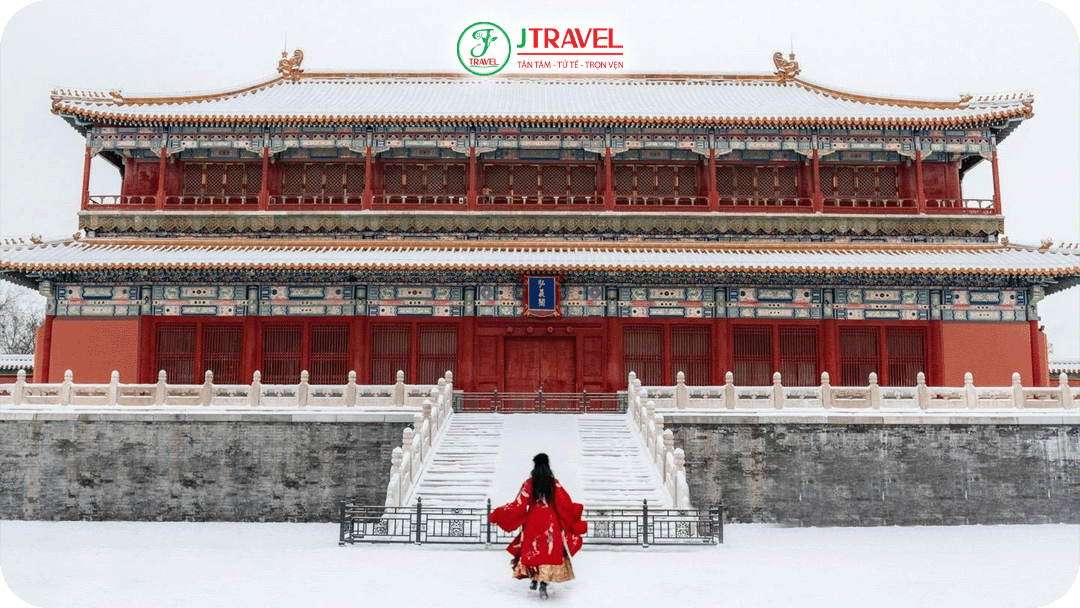 Tử Cấm Thành rực rỡ trong tuyết trắng