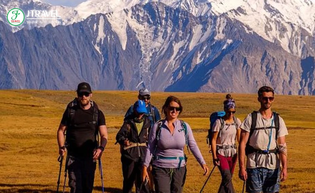 Hiking tại Hunza
