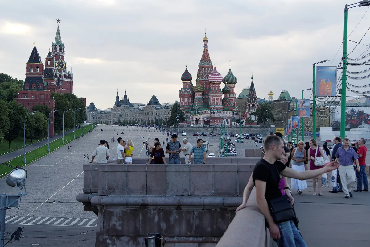 Quảng trường Đỏ với Nhà thờ Thánh Basil và tường Kremlin, Moscow