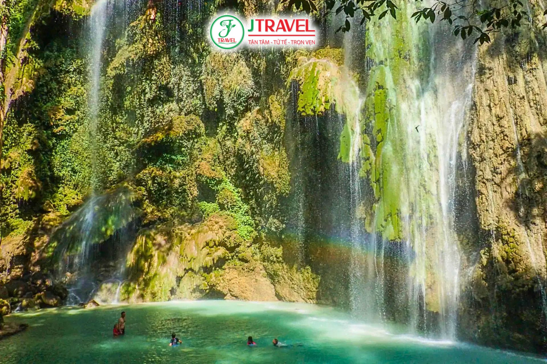 Săn "cầu vồng mini" dưới chân thác