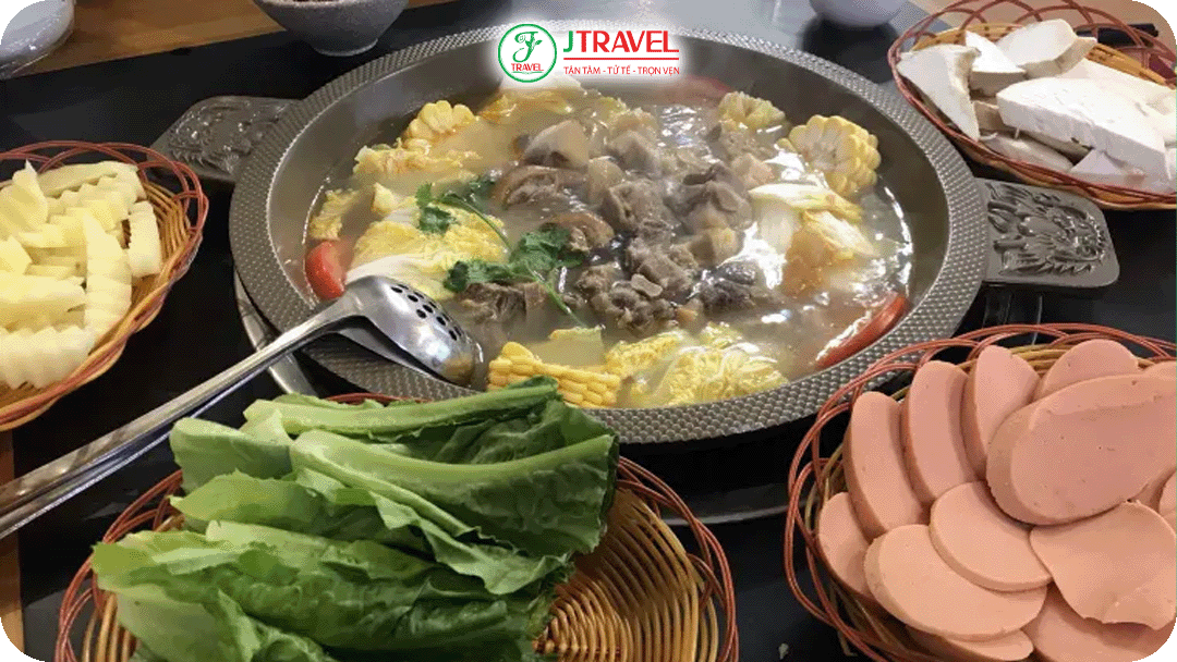 Lẩu chân giò heo – Món ăn giữ ấm trọn vị cao nguyên