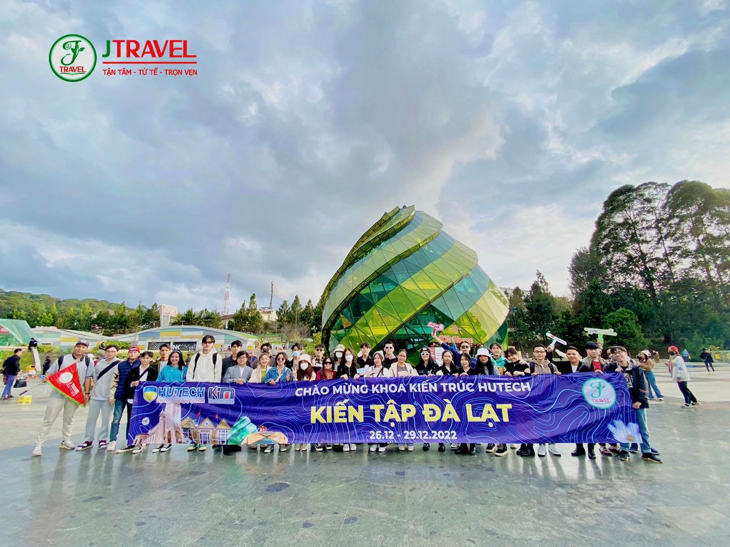 Tour Đà Lạt 4N3Đ: Nhà Thờ Domain - Puppy Farm - Vườn Hoa Cẩm Tú Cầu Kết Hợp Teambuilding Và Gala Dinner