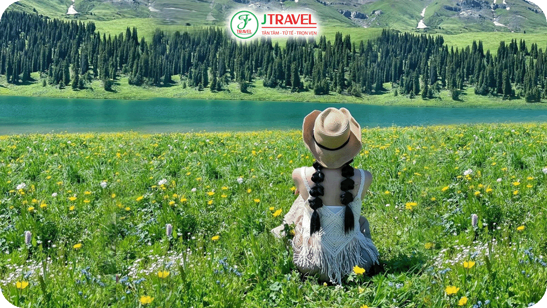 Mùa xuân Tân Cương hợp với những outfit mang cảm giác mềm mại