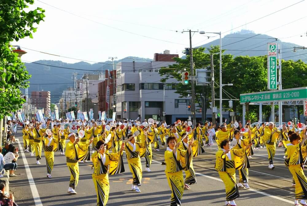 Điệu nhảy con mực (Ika Odori) thú vị được trình diễn trong lễ hội Hakodate