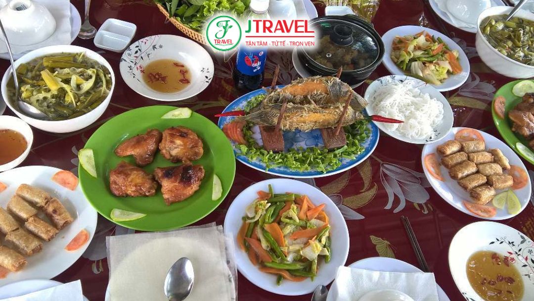 Thưởng thức bữa ăn miền Tây
