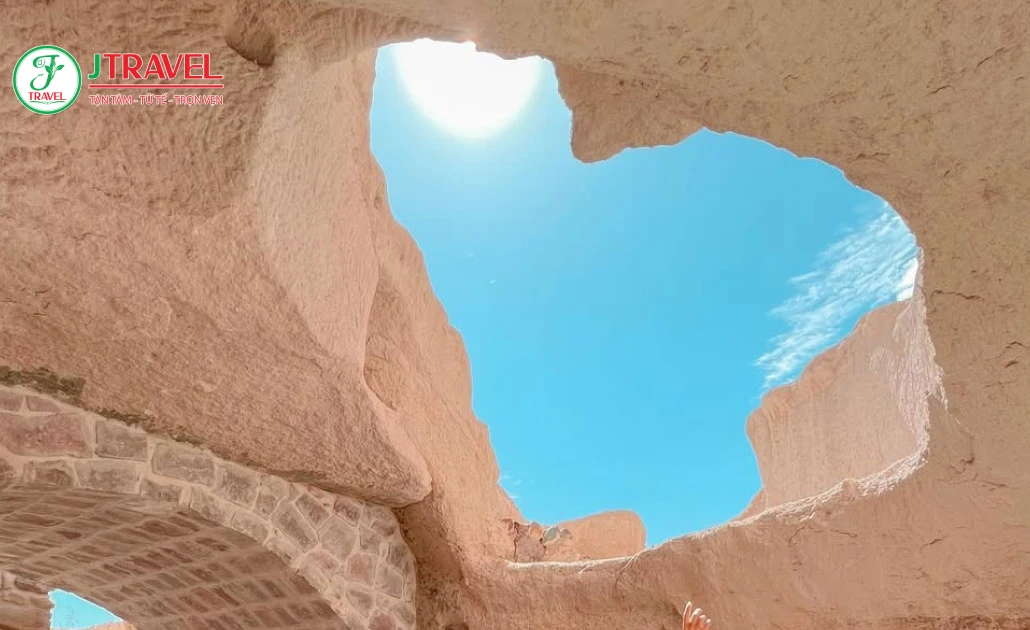 Hang Trái Tim Uçhisar Castle góc check-in ẩn ít người biết ở Cappadocia