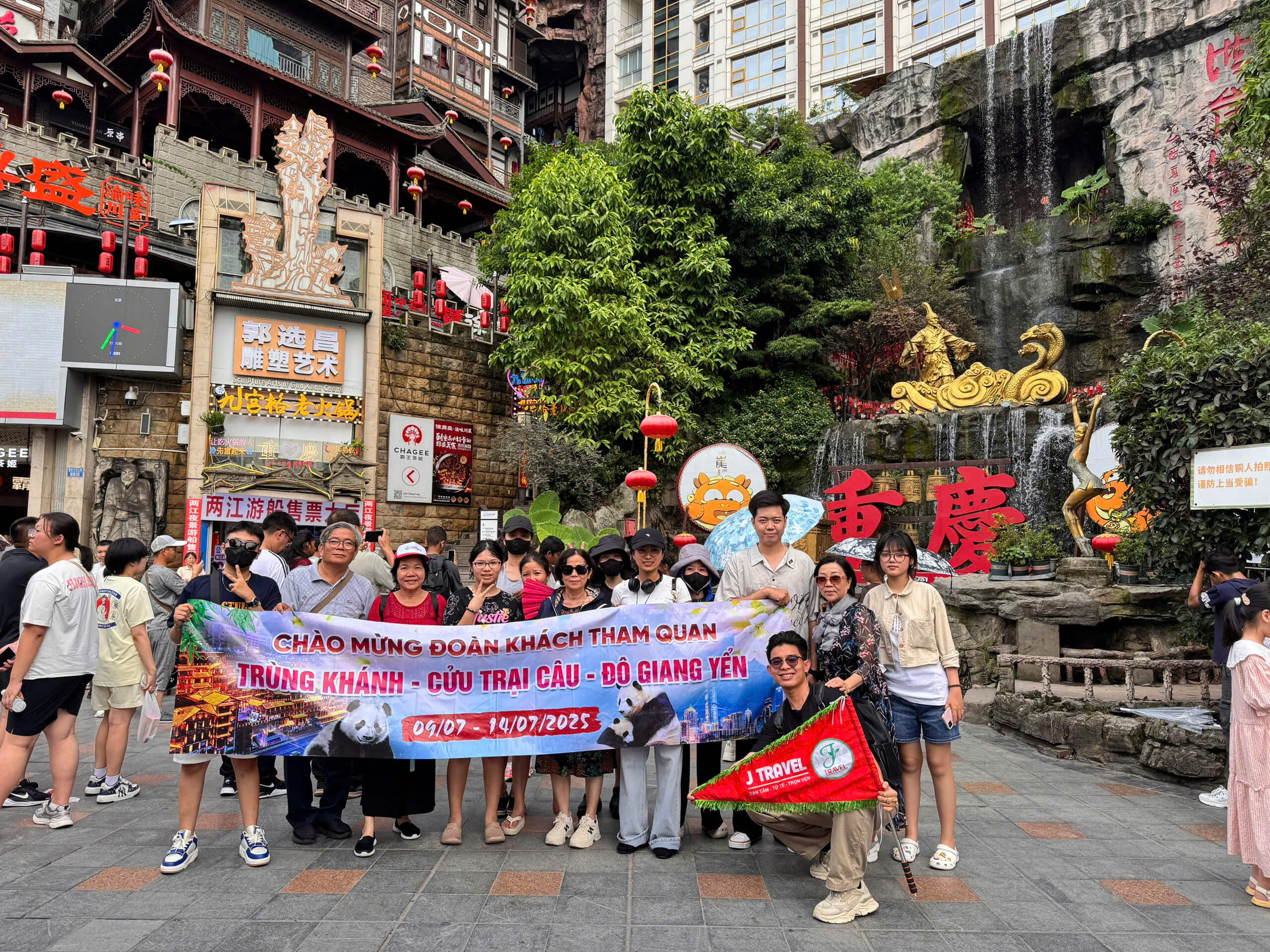 thumbai review tourTour Trung Quốc 5 Sao: Thành Đô - Trùng Khánh - Cửu Trại Câu – Đô Giang Yển 6N5Đ | Bay Sichuan Airlines