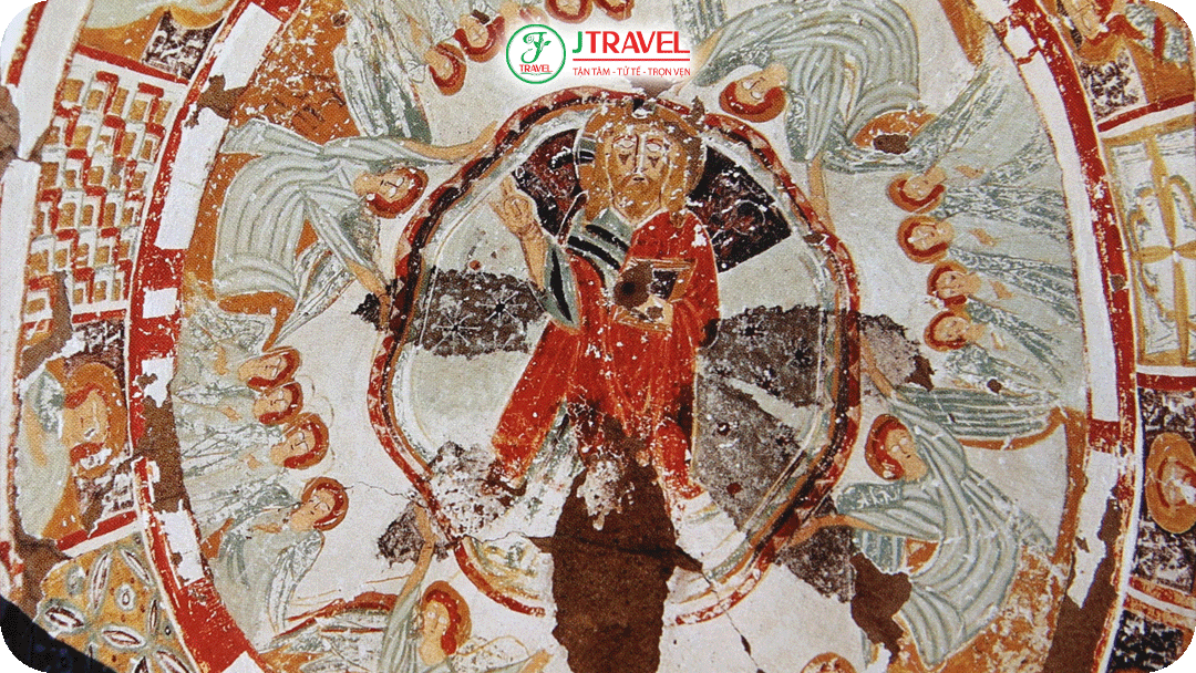 Bảo tàng Goreme với điểm nhất là các bức tranh tường (frescoes)