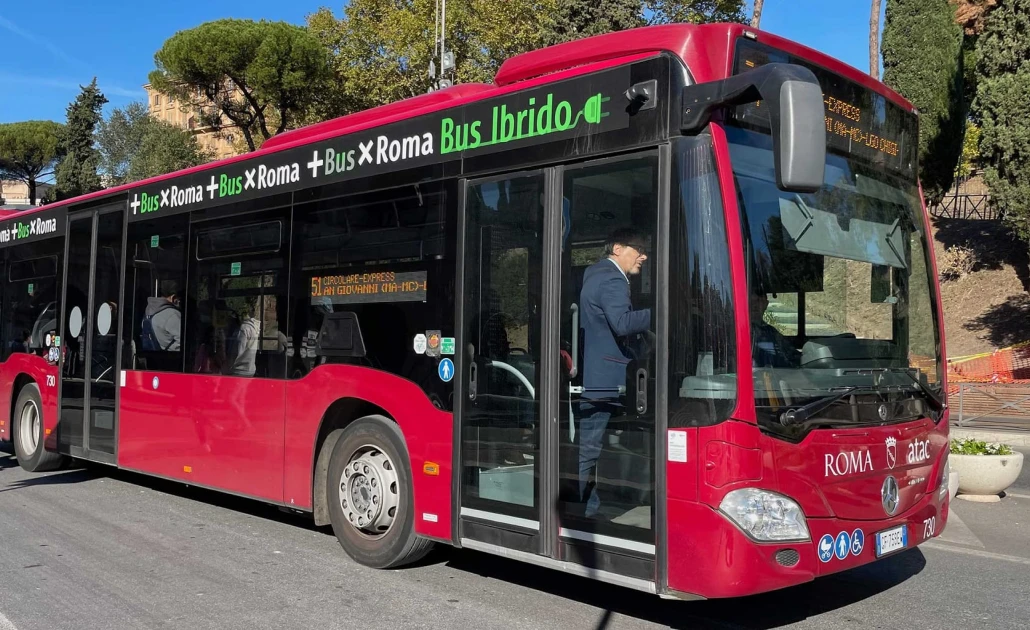 Xe buýt công cộng từ sân bay Fiumicino đến trung tâm Vatican