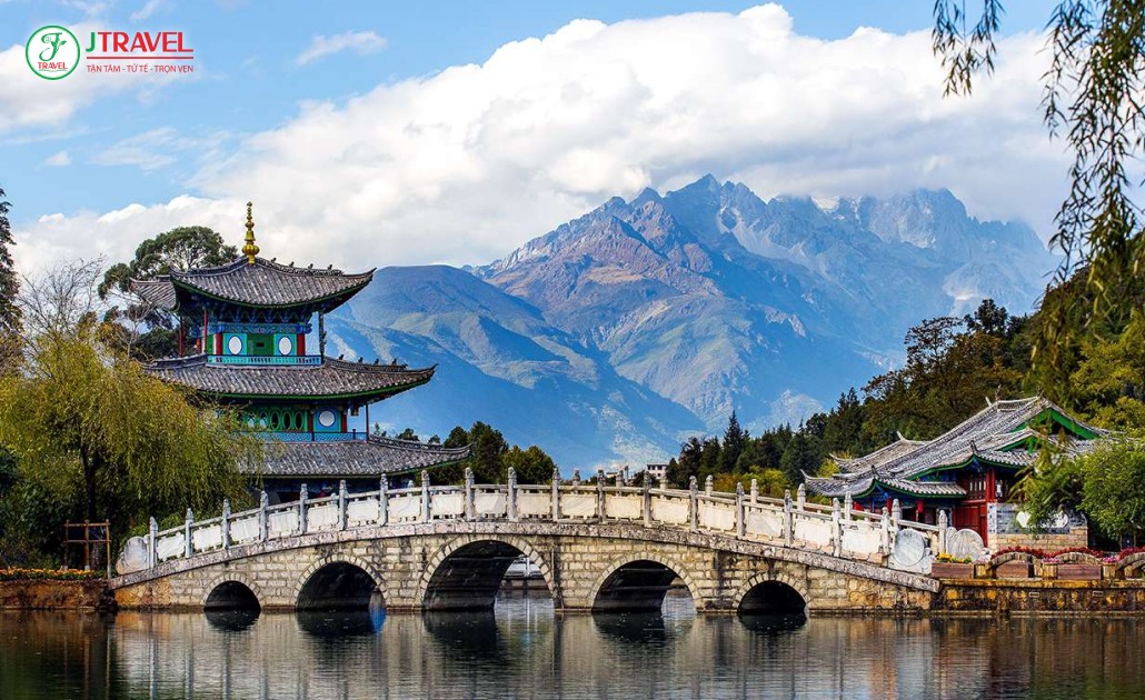 Lệ Giang ở Vân Nam Trung Quốc với khí hậu ôn đới núi cao